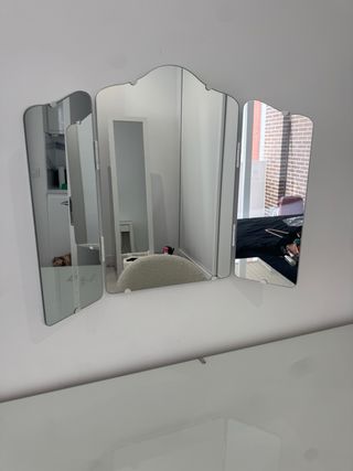 Tocador Ikea con espejo y silla de maison du mond