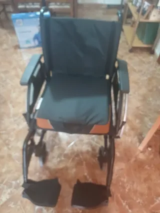 Silla de ruedas con cojin antiescaras
