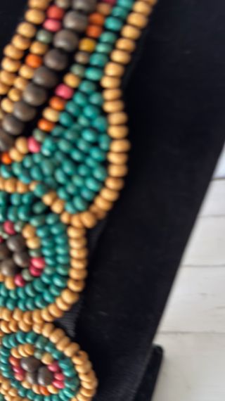 Collar de cuentas de madera multicolor