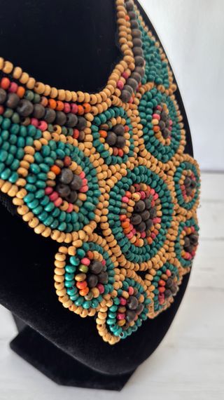 Collar de cuentas de madera multicolor