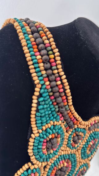 Collar de cuentas de madera multicolor