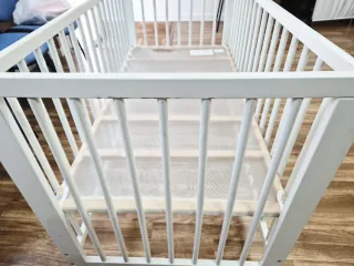 Cuna de bebé blanca