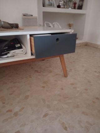 Mesa de centro moderna con cajones