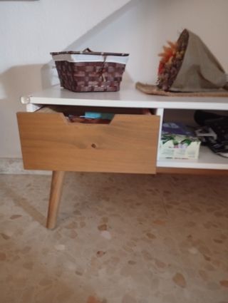 Mesa de centro moderna con cajones