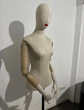 Maniquí femenino lino beige