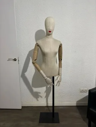 Maniquí femenino lino beige