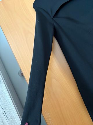Vestito nero con cut-out