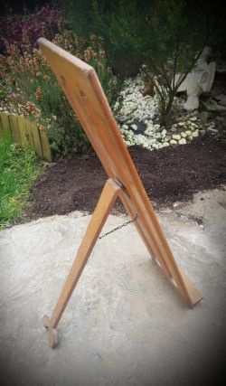 Antiguo expositor atril o soporte de suelo