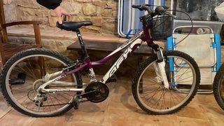 Bicicleta Conor AFX Morada y Blanca