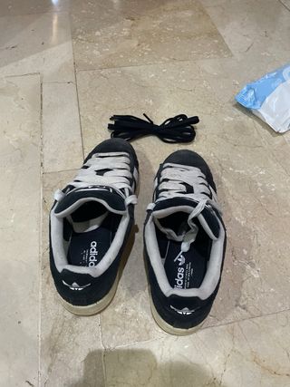 Adidas Campus Negro/Blanco con cordones extra