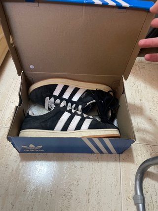 Adidas Campus Negro/Blanco con cordones extra