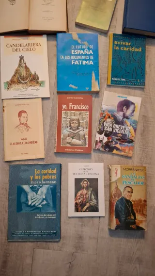 Lote libros religiosos.