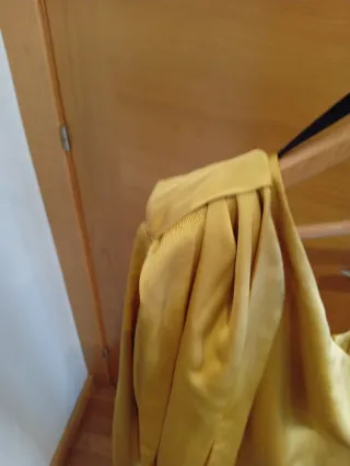 Vestido fiesta dorado asimétrico