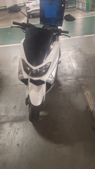 Yamaha NMAX 125 Maxi Scooter Automática