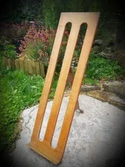 Antiguo expositor atril o soporte de suelo