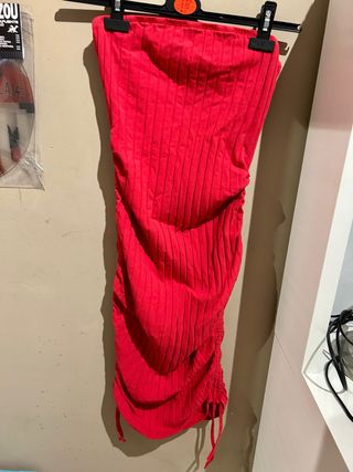 Vestido rojo fruncido