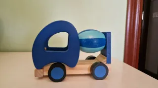 Coche de madera para niños