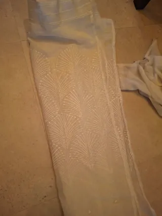 Varias Cortinas de tela azul y blancas