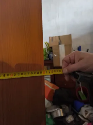 Vitrina de madera marrón