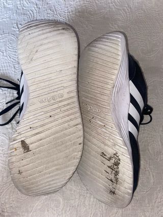 Deportivas Adidas Negras y Blancas