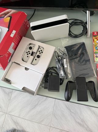 Nintendo Switch OLED Blanca + 3 Juegos + SD 128GB