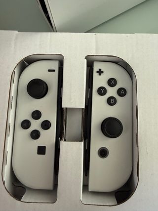 Nintendo Switch OLED Blanca + 3 Juegos + SD 128GB