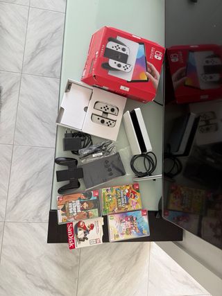 Nintendo Switch OLED Blanca + 3 Juegos + SD 128GB