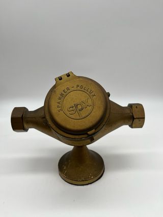 Reloj en antiguo contador de agua