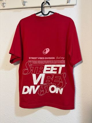 Camiseta Streetwear Vibes Division Roja