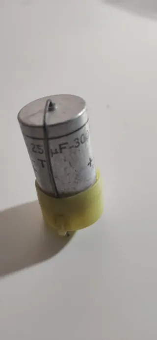 Condensador 3300uF 300V