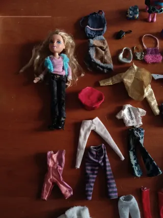 Bratz 3 antiguas con ropa y accesorios y perro