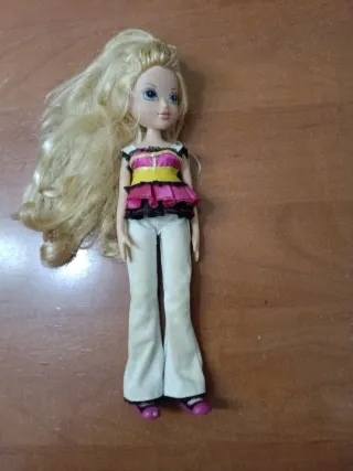 Bratz 3 antiguas con ropa y accesorios y perro