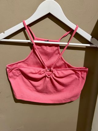 Top rosa halter con detalle de corazón