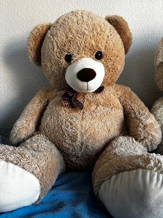 Oso de peluche grande marrón y blanco