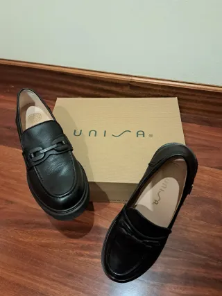 Mocasines Unisa Negros Mujer