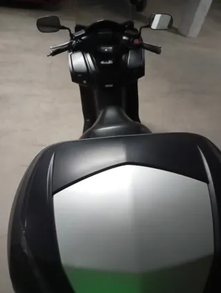 Honda Gris Silwer 400 cc Maxi Scooter