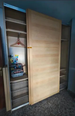 Armario puertas correderas madera y metal