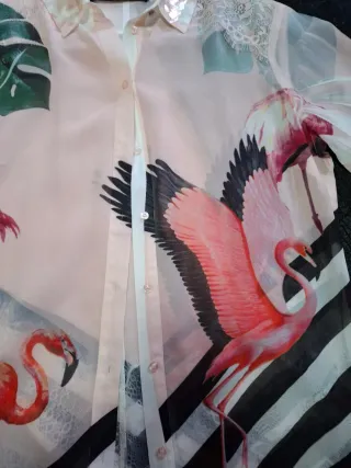 Blusa mujer Guess Flamencos y Hojas Tropicales