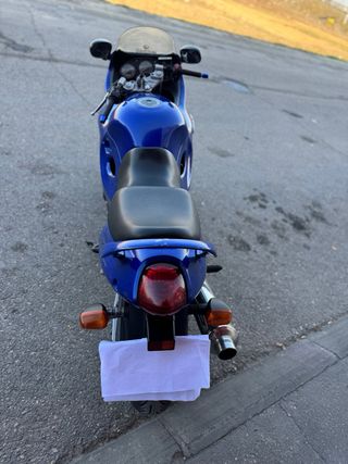 Suzuki GSXF 600 Azul