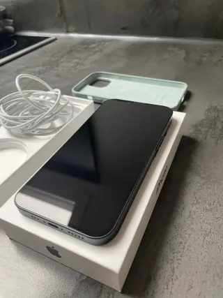 iPhone 13 256GB Medianoche
