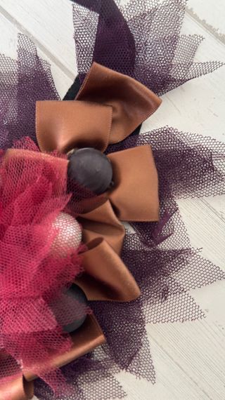 Collar de tela con lazos y tul
