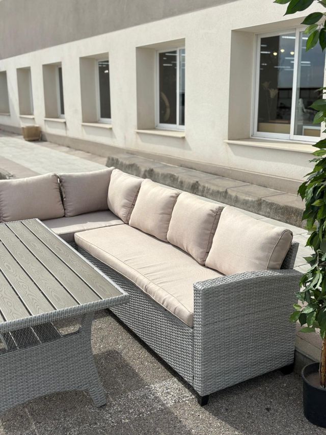 Conjunto de sofá y mesa de jardín