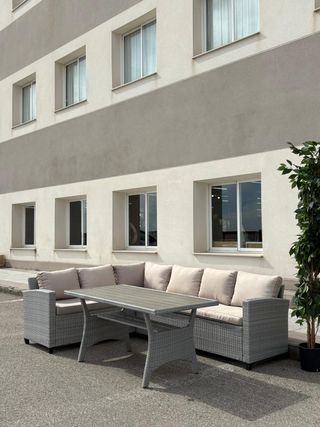 Conjunto de sofá y mesa de jardín