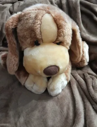 Peluche perro marrón y crema
