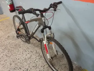 Bicicleta Rockrider Gris y Roja