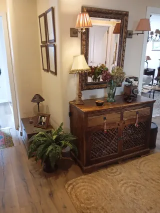 Mueble de madera con cajones