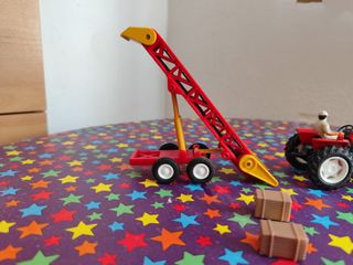 Tractor de juguete con remolque