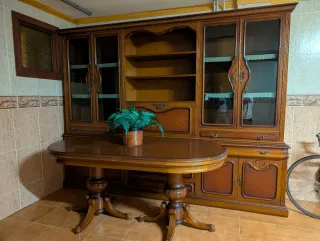 Librería de madera clásica más mesa grande a juego
