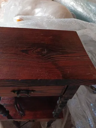 Vecchie tavolini in legno