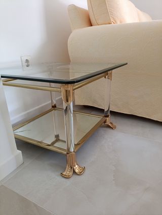 Mesa centro cristal y metal dorado